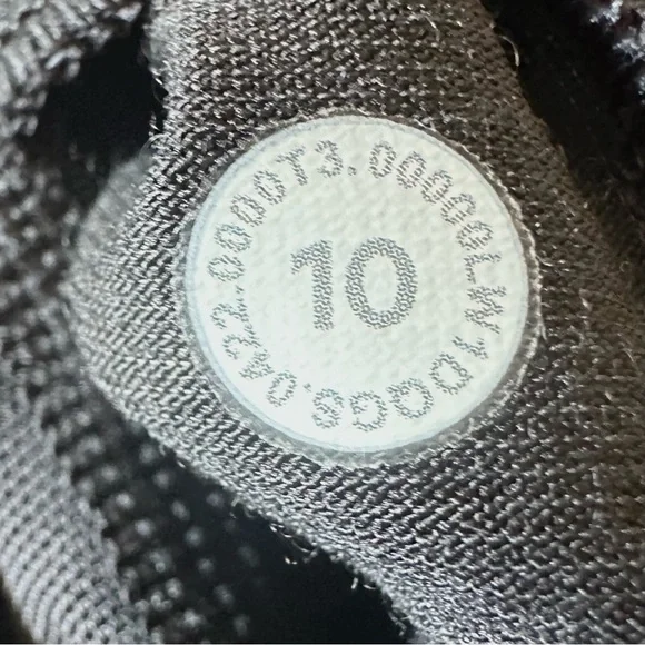 Lululemon Mesh Panelled Training Shelf Tank Top Black Size 10 EUC - Picture 7 of 7